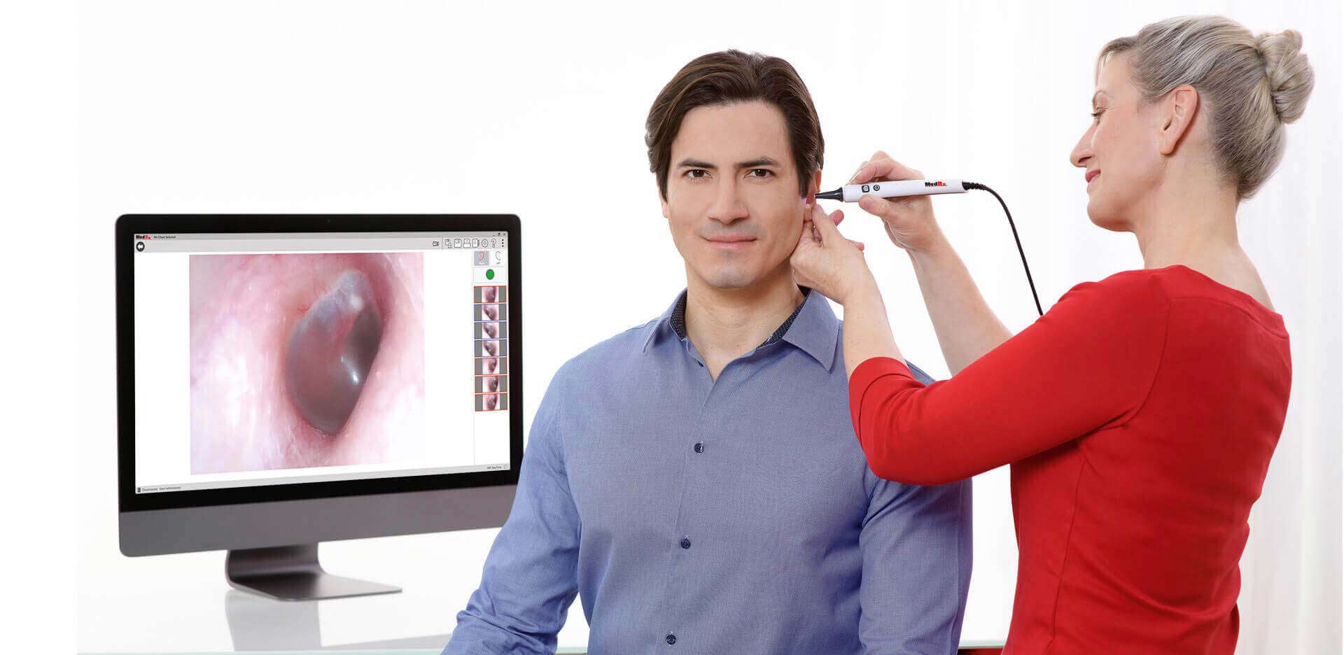 usb video otoscope in use