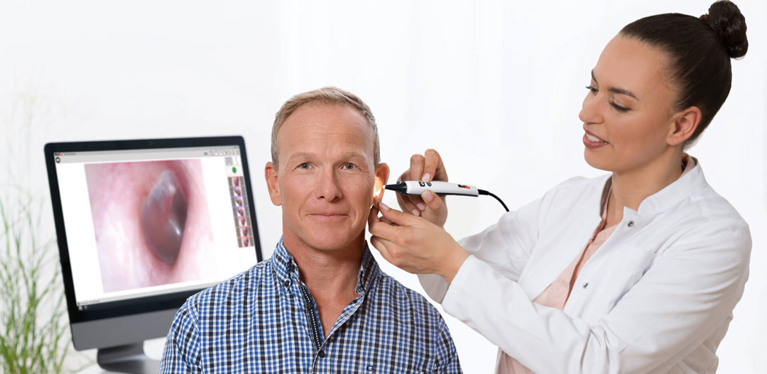 Doctor using usb video otoscope